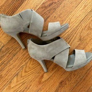 "Like New" Banana Republic Gray suede open toe, back zipper bootie - size 7